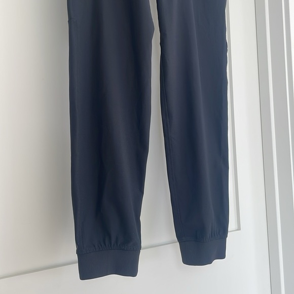 Lululemon ABC Jogger Shorter - Picture 2 of 3